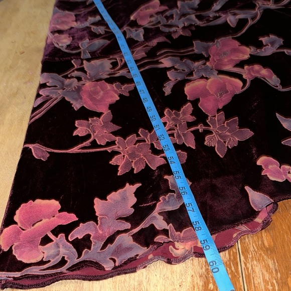 Tahari Layered Floral-Print Velvet Gow - Picture 9 of 13